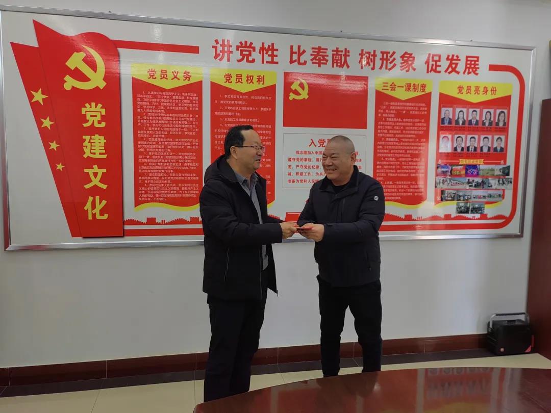 敦煌種業(yè)領(lǐng)導(dǎo)看望慰問公司老干部、老黨員及困難黨員職工