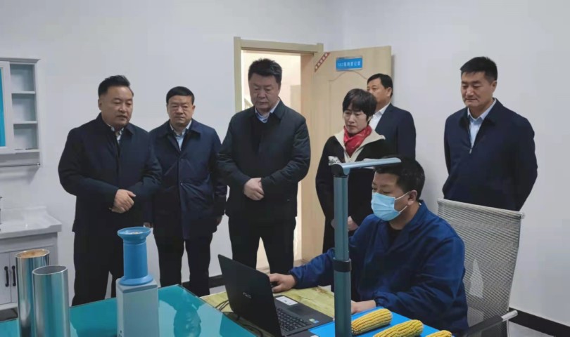 酒泉市政府黨組成員、副市長(zhǎng)哈里別克來(lái)敦煌種業(yè)調(diào)研指導(dǎo)工作