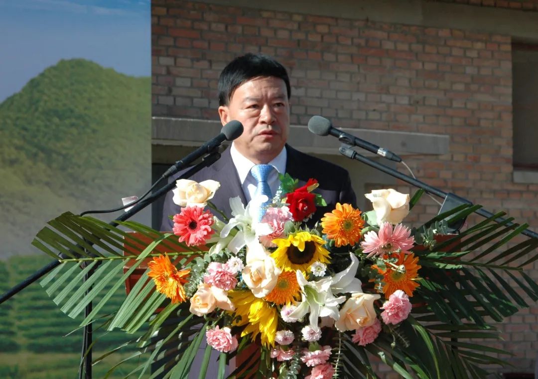 推進制種玉米機械采收 給敦煌種業(yè)振興插上科技的翅膀 —— 敦煌種業(yè)農(nóng)業(yè)服務有限公司隆重開業(yè) 召開機械化采收演示會